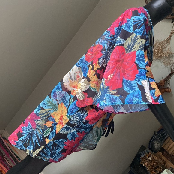 Beautiful Floral Sheer Kimono Cardigan Cover Up - Picture 9 of 10